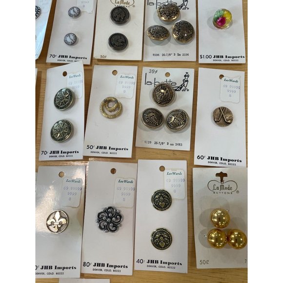 Vintage Miscellaneous Buttons for Jewelry/Clothing (19 New in Packaging) - Picture 5 of 9